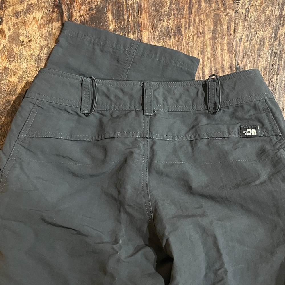 The North Face Women's Charcoal Cargo Pants, convertible to shorts. Size 2 - Picture 4 of 4